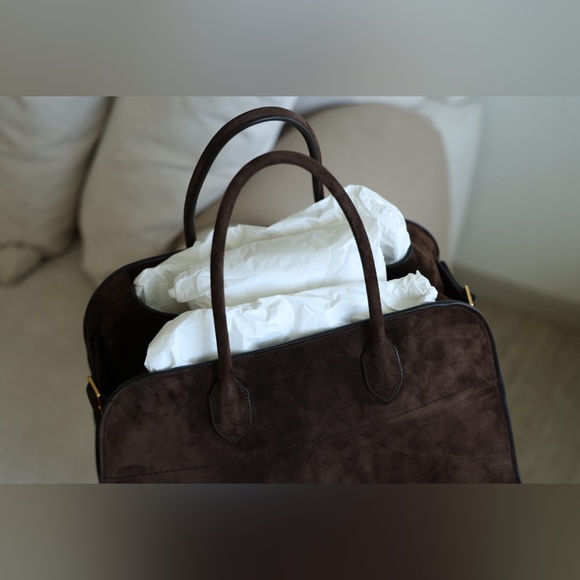 ❌SOLD❌ THE ROW SOFT MARGAUX 15 BAG IN MOCHA SUEDE - Picture 10 of 16